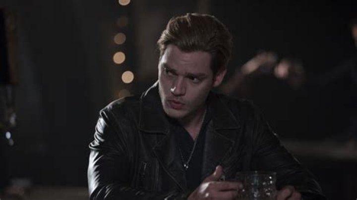 ‘Shadowhunters’ Recap: Malec Finally Gets Their Date & A New Romance Is Budding