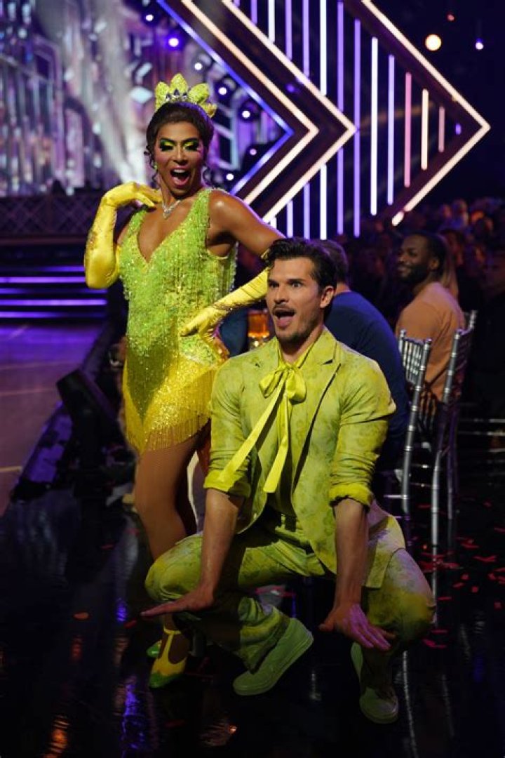 Shangela & Gleb Savchenko On &rsquo;90s Night