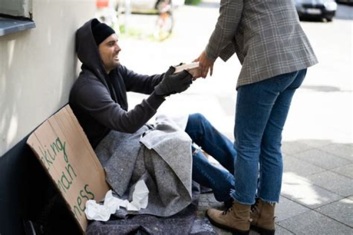 Shaun Helps A Homeless Man – Hollywood Life