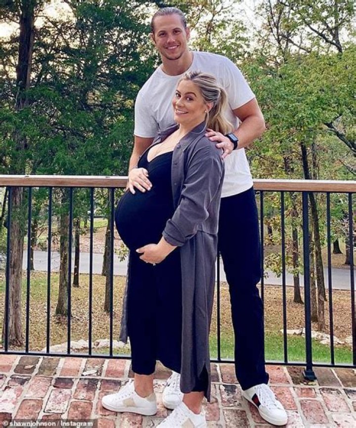 shawn johnson pregnancy