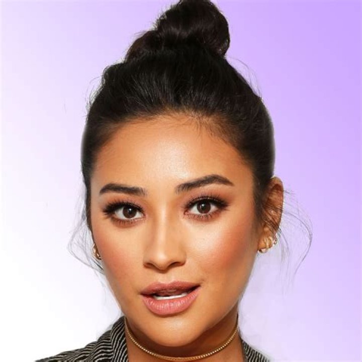 Shay Mitchell Reveals What She’s Looking Forward To On Her 1st Mother’s Day: It’s The ‘Most Important Thing’