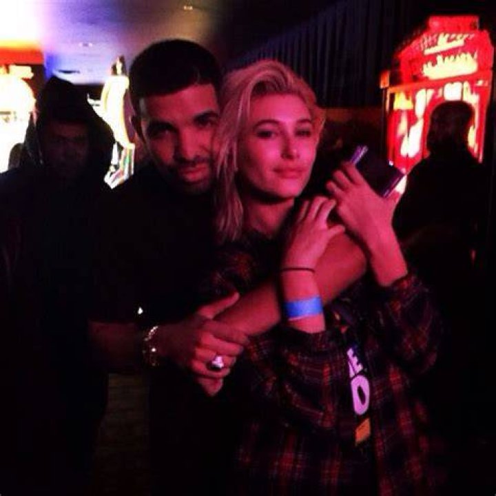 She & Hailey Baldwin Smooch Drizzy At Party – Hollywood Life