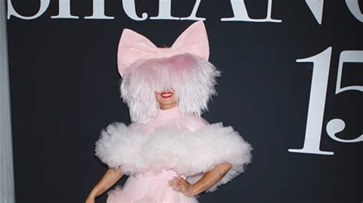 Sia Got a Facelift After Years of Hiding Her Face – Hollywood Life
