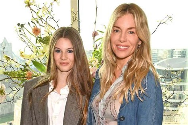 Sienna Miller & Daughter Marlowe Go On Outing In NYC — Pics – Hollywood Life