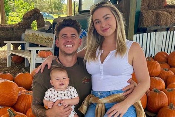 ‘Siesta Key’ Star Expecting 1st Child – Hollywood Life