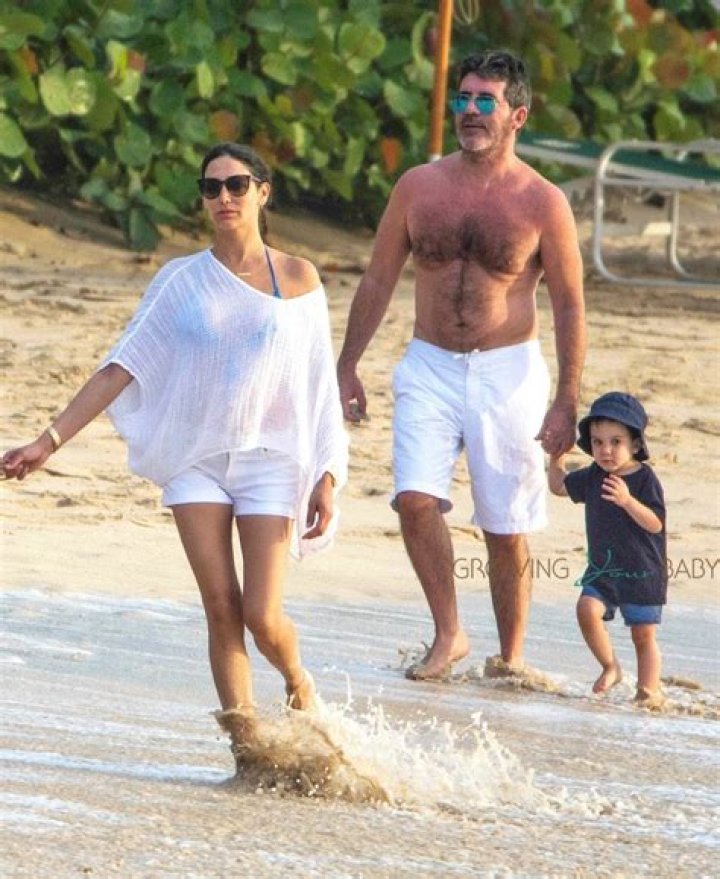 Simon Cowell Strolls on the Beach