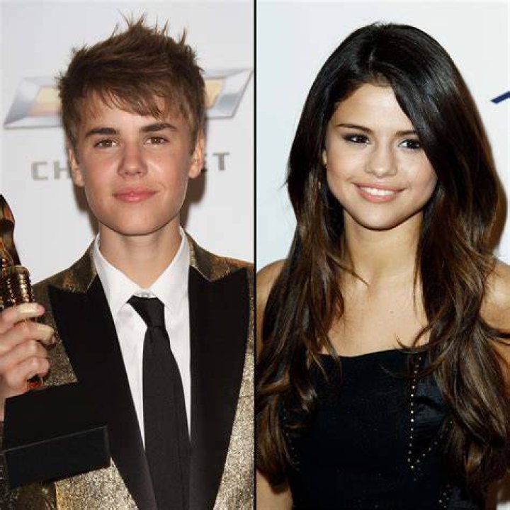 Singer Justin Bieber & Selena Gomez show there love for each other with some serious public display of affection in Maui, Hawaii. The teenagers couldn't keep their hands off each other! UK RIGHTS ONLY Pictured: Selena Gomez,Justin Bieber Ref: SPL4006437 270511 NON-EXCLUSIVE Picture by: Zeus/Donny - Flynetpictures.com / SplashNews.com Splash News and Pictures Los Angeles: 310-821-2666 New York: 212-619-2666 London: +44 (0)20 7644 7656 Berlin: +49 175 3764 166 World Rights