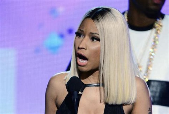 Singer Wears Pasties Over Boobs – Hollywood Life