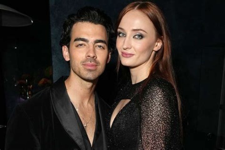 Sophie Turner Goes Makeup-Free & Cracks Up With Joe Jonas While Playing IG Game — Watch