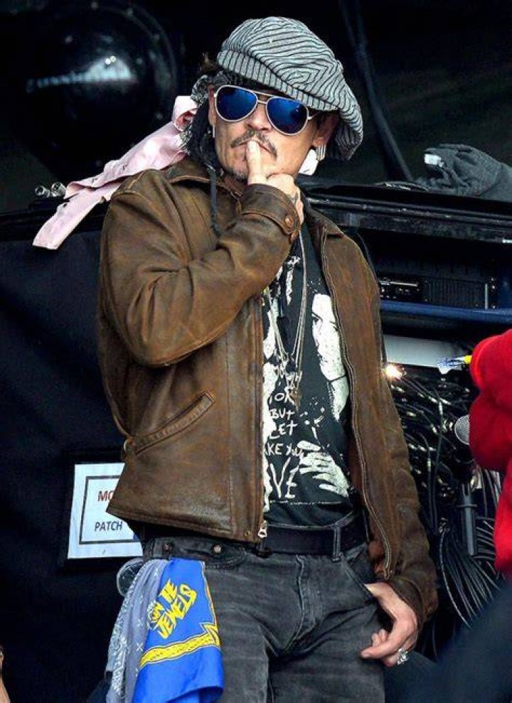 Stars Who Are Pro-Guns — Pics