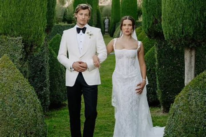 Stars Who&rsquo;ve Gotten Married In Quickie Vegas Weddings