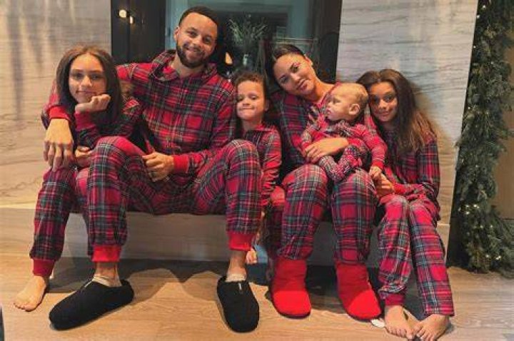 Steph & Ayesha Curry Hit Paris With Daughter Riley, 7 – See Cute Pics – Hollywood Life