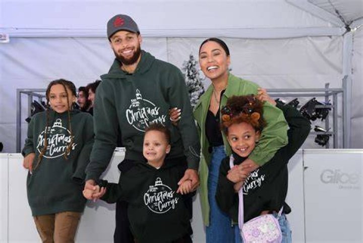 Steph & Ayesha Curry Show Couples’ & Family Workout In New Photos – Hollywood Life