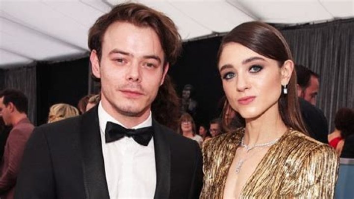 ‘Stranger Things’ Stars Natalia Dyer & Charlie Heaton Prove They’re Still A Couple At Brooklyn Museum Artists Ball