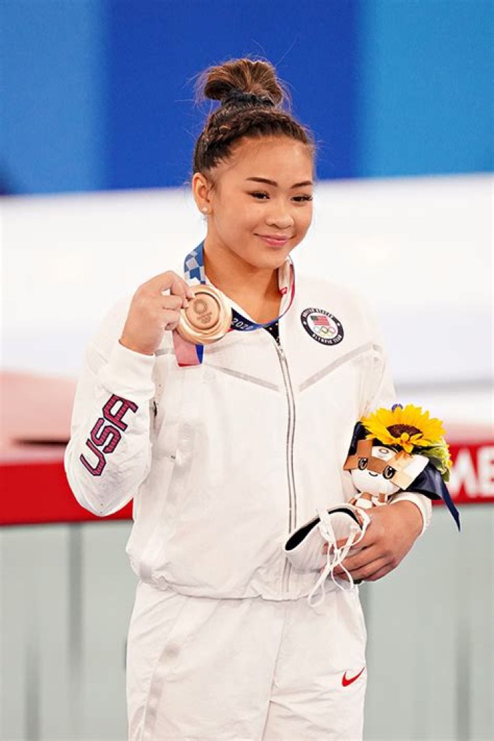 Suni Lee Reunites With Family After Winning 3 Medals At Tokyo Olympics – Hollywood Life