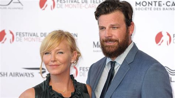 SVU’ Star’s 2nd With Husband – Hollywood Life