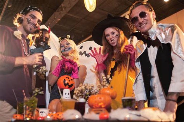 Sweet Halloween Pics – Hollywood Life