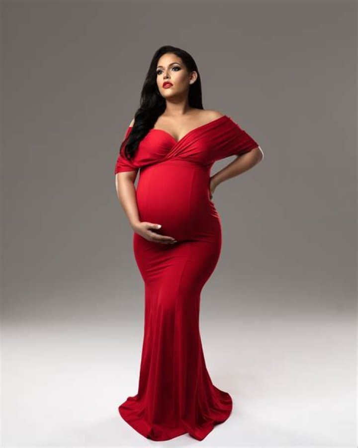 Sweet Pregnancy Post – Hollywood Life