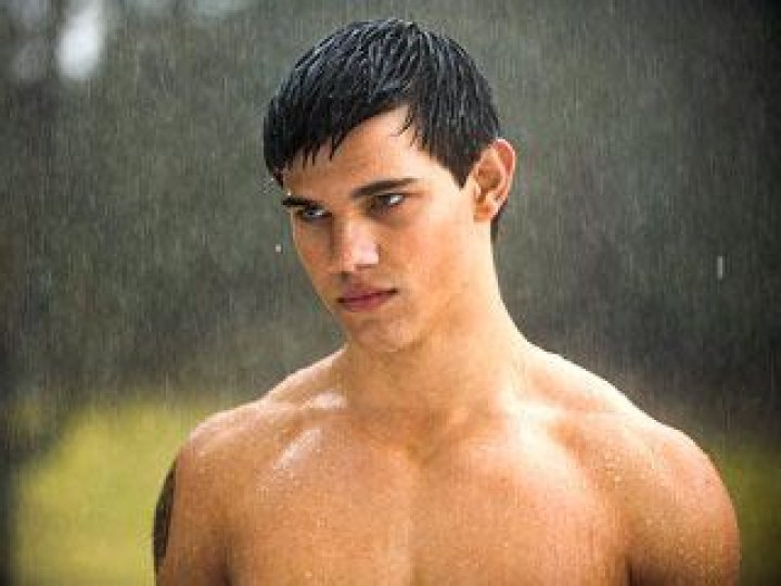 taylor lautner bicep