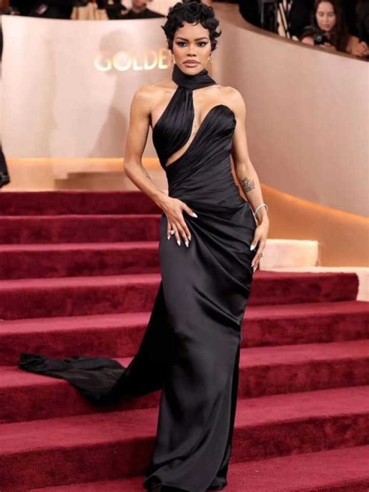 Taylor Swift, Ariel Winter, Halle Berrry & More Rock Sexy Thigh-High Slit Gowns At The Globes