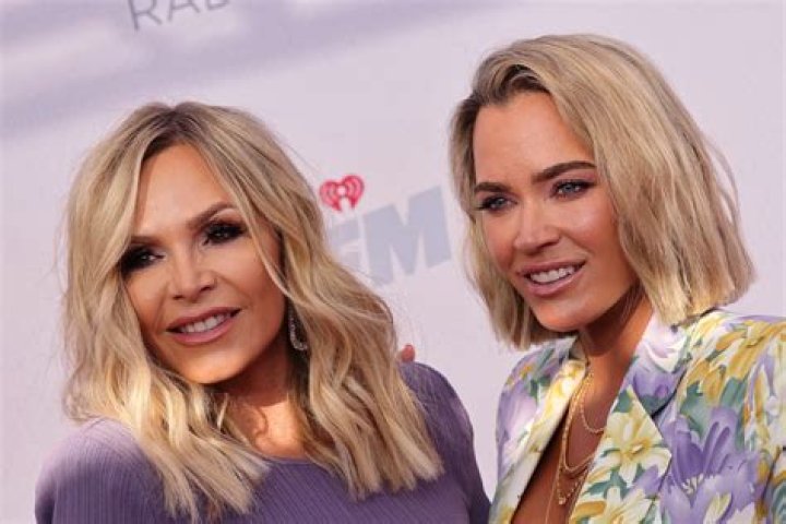 Teddi Mellencamp Rocks Black & White Bikini In ‘Flowers’: Video – Hollywood Life