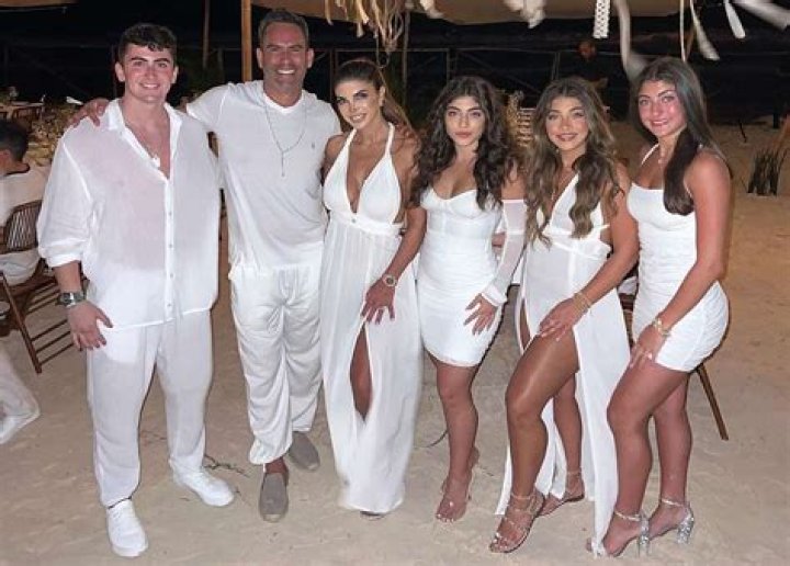 Teresa & Gia Giudice Wear Matching White Workout Clothes – Hollywood Life