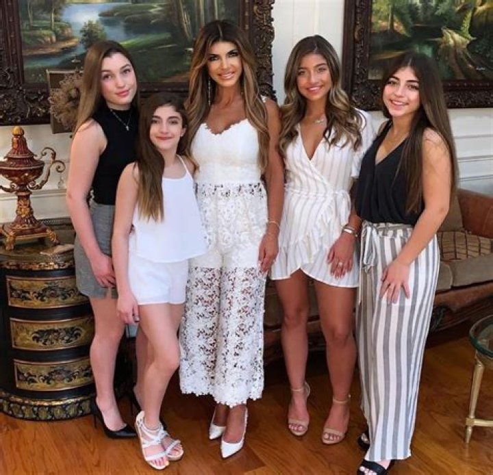Teresa Giudice with daughters