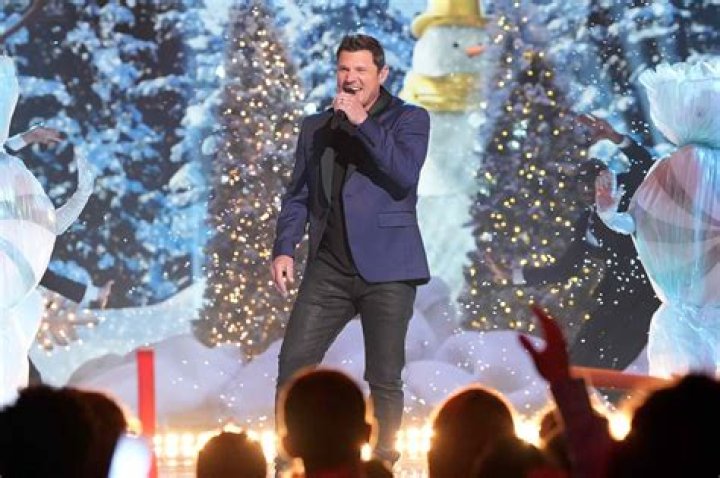 THE MASKED SINGER: Nick Lachey in the &ldquo;Finale&rdquo; episode of THE MASKED SINGER airing Wednesday, May 26 (8:00-9:00 PM ET/PT), &copy; 2021 FOX MEDIA LLC. CR: Michael Becker/FOX.