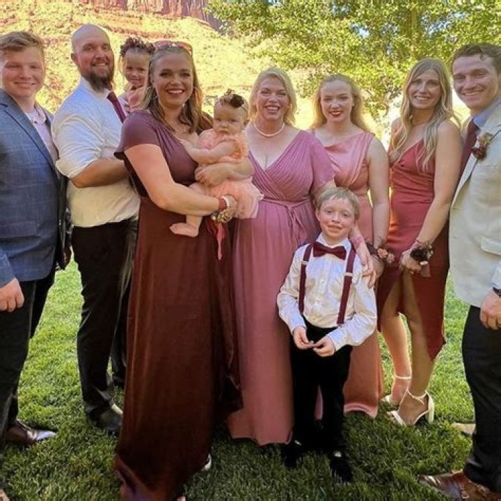 The ‘Sister Wives’ Star’s Kids & Marriages – Hollywood Life