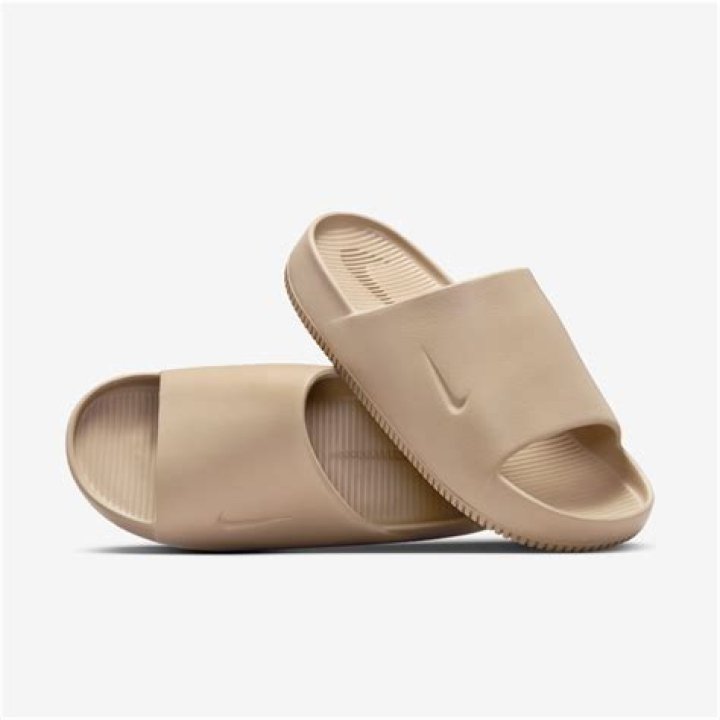 These Cloud Slides Are Your New Poolside Essentials & They’re 40% Off