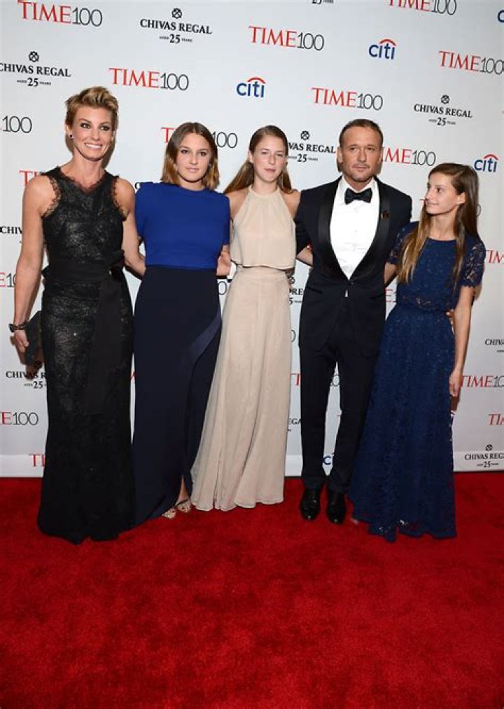 Tim McGraw, Faith Hill & Daughters In Game Of Thrones Costumes — Pics – Hollywood Life
