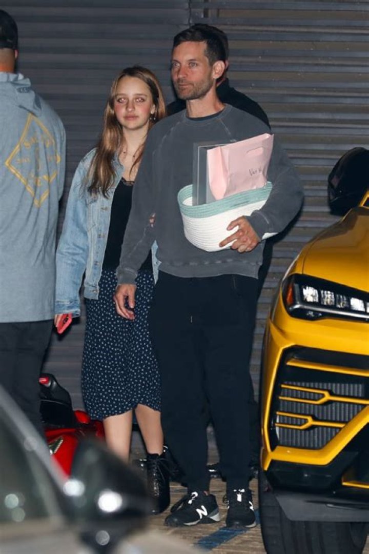 Tobey Maguire Takes Ex-Wife & Kids Out For Mother’s Day: Photos – Hollywood Life