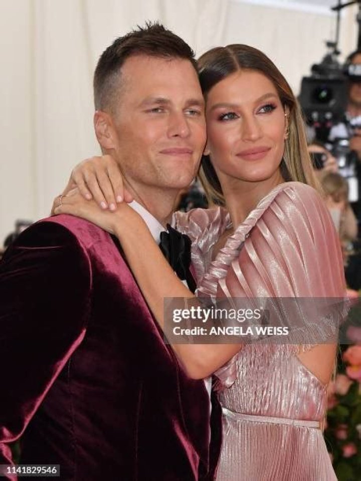 Tom Brady & Gisele Arrive in Atlanta