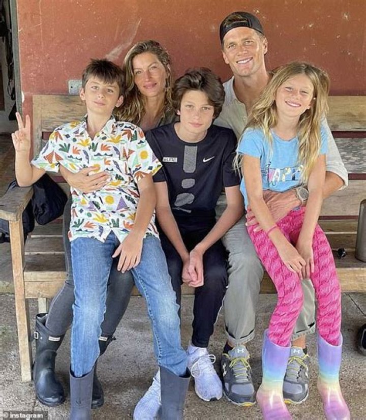 Tom Brady & Gisele Bundchen’s Sweetest Pics With Their Kids At Super Bowls