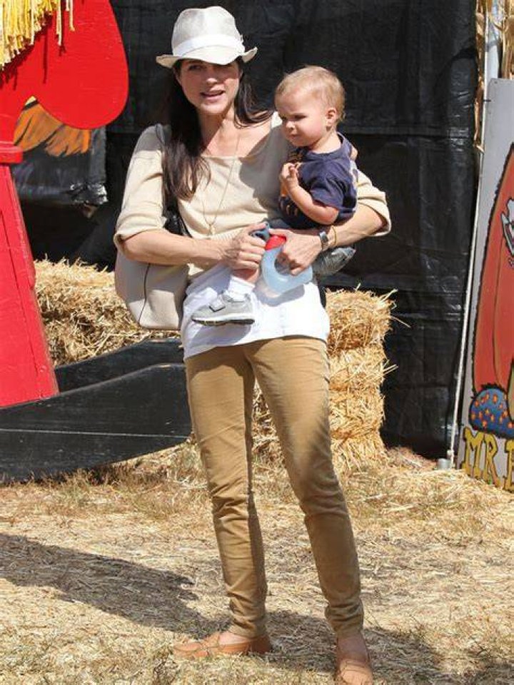 Too Skinny? — Looking VERY Thin Playing With Son – Hollywood Life