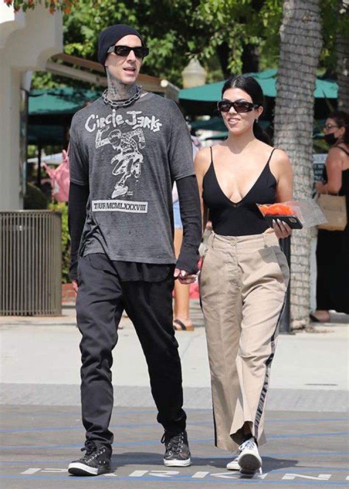 Travis Barker Nuzzles Kourtney Kardashian’s Neck In Sweet Photos From Las Vegas Night Out