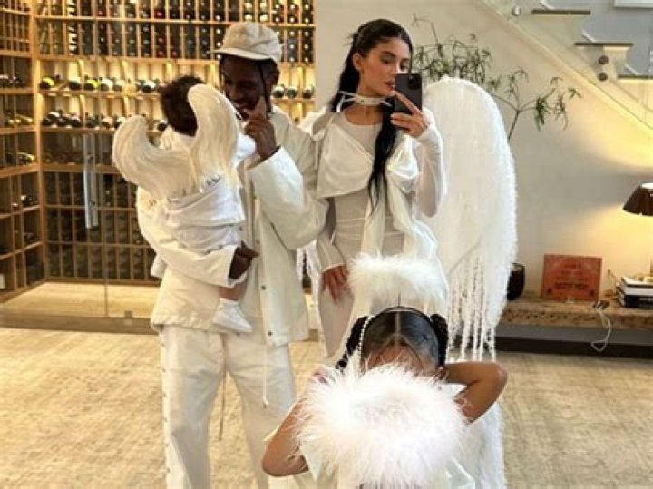 Travis Scott Kisses Kylie Jenner & Plays With Stormi, 1, In Trailer For New Netflix Doc