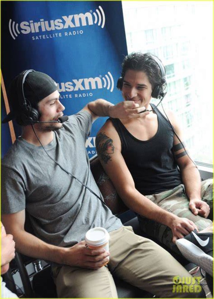 Tyler Posey Strips MTV Fandom Awards