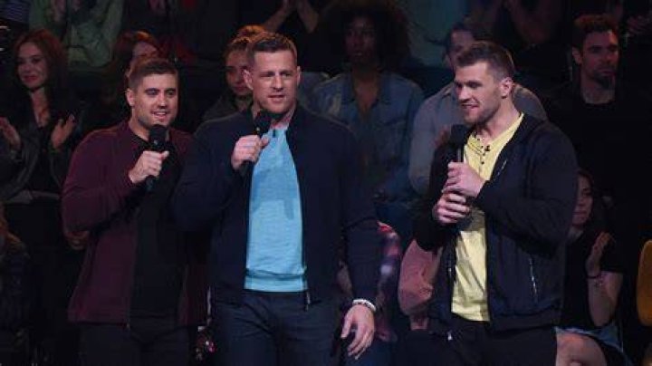 ULTIMATE TAG: NFL superstar brothers JJ Watt (C), Derek (L) and TJ (R) host ULTIMATE TAG premiering Wednesday, May 20 (9:00-10:00 PM ET/PT) on FOX. &copy; 2020 FOX MEDIA LLC. Cr: Drew Herman / FOX.