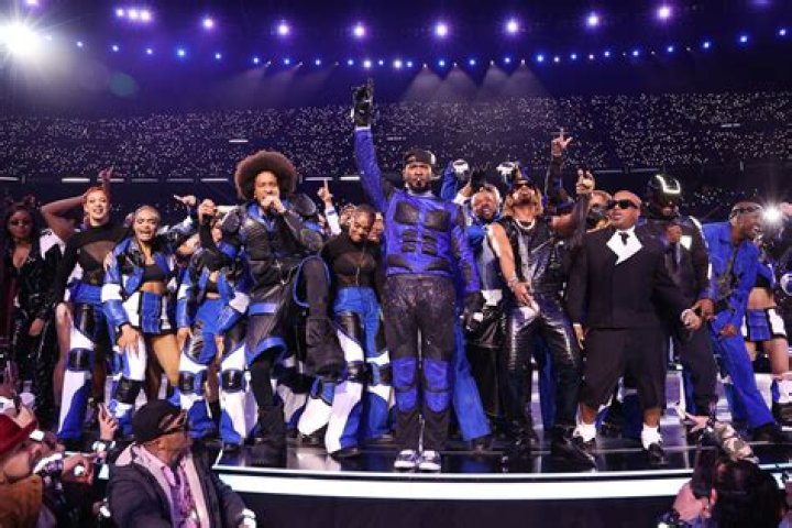 Usher Set To Be Super Bowl Halftime Show Performer in 2024 – Hollywood Life