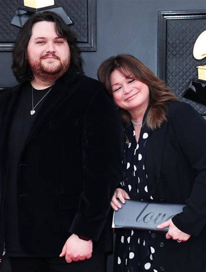 Valerie Bertinelli Seen In Son Wolfgang Van Halen’s Music Video: Watch – Hollywood Life