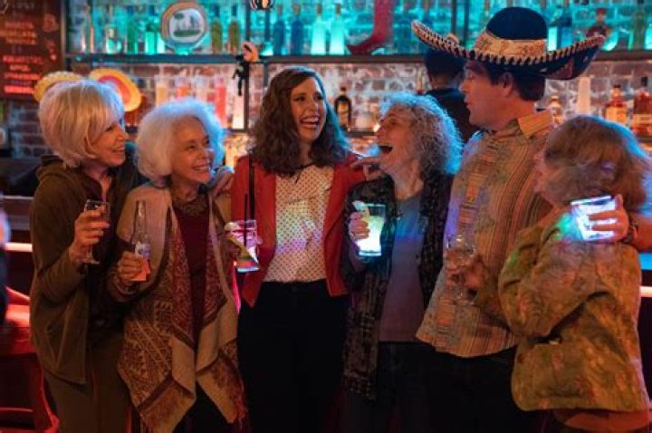 Vanessa Bayer as Joanna Gold in I LOVE THAT FOR YOU, "Crystal Buddiez". Photo Credit: Nicole Wilder/SHOWTIME.