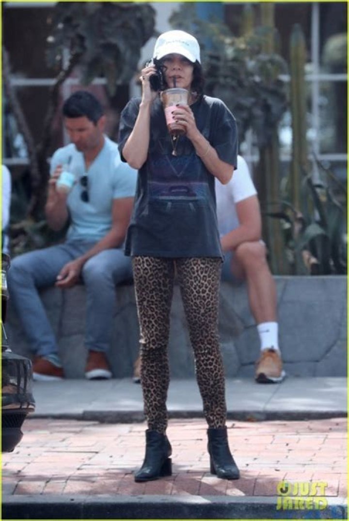 Vanessa Hudgens Slays In Crop Top & Leggings: Plus — 13 More Celebs Who’ve Rocked The Look