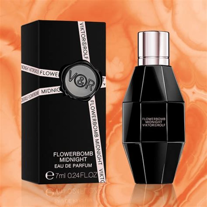 Viktor&Rolf Flowerbomb Midnight, $115, Sephora.com