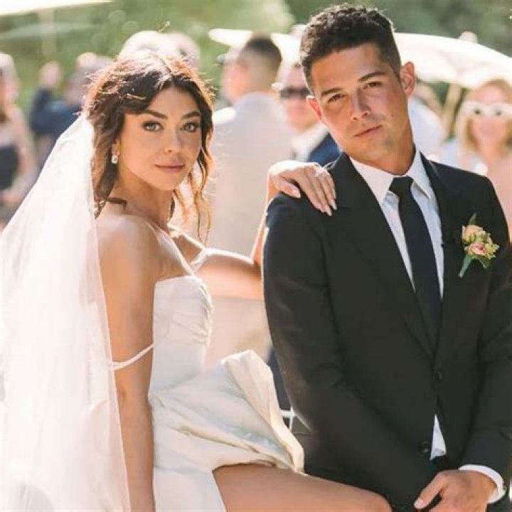 Wells Adams Sarah Hyland