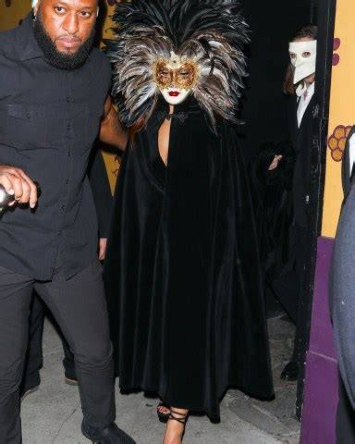 West Hollywood, CA - Doja Cat celebrates her birthday in a Halloween costume. Pictured: Doja Cat BACKGRID USA 21 OCTOBER 2021 USA: +1 310 798 9111 / UK: +44 208 344 2007 / *UK Clients - Pictures Containing Children Please Pixelate Face Prior To Publication*