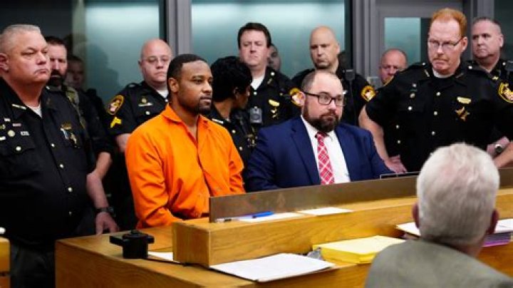 Who Is Jacob Blake? 5 Things To Know About Black Man Shot By Police – Hollywood Life