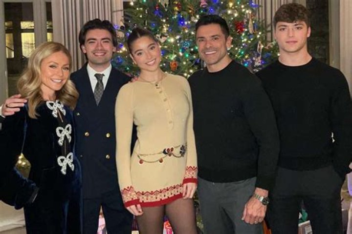 Who Is Michael Consuelos? Facts On Kelly Ripa & Mark Consuelos’ Son – Hollywood Life