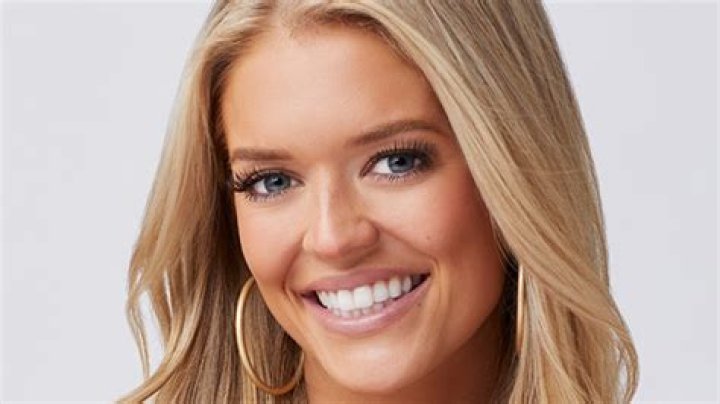 Who Is Salley Carson? Facts About ‘BIP’ Contestant – Hollywood Life