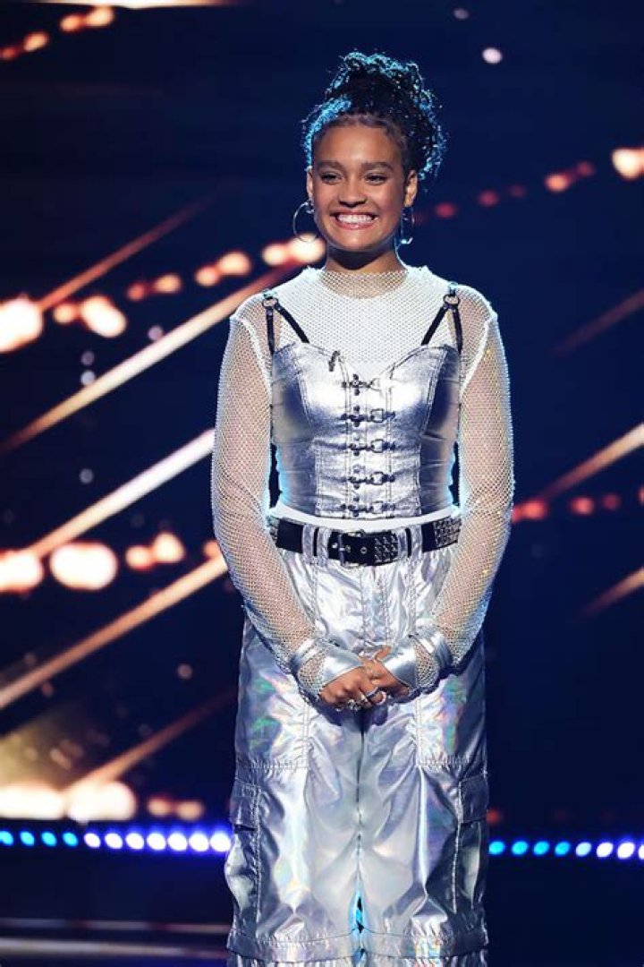 Who Is Sara James? About The Polish Teen Singer On ‘AGT’ – Hollywood Life